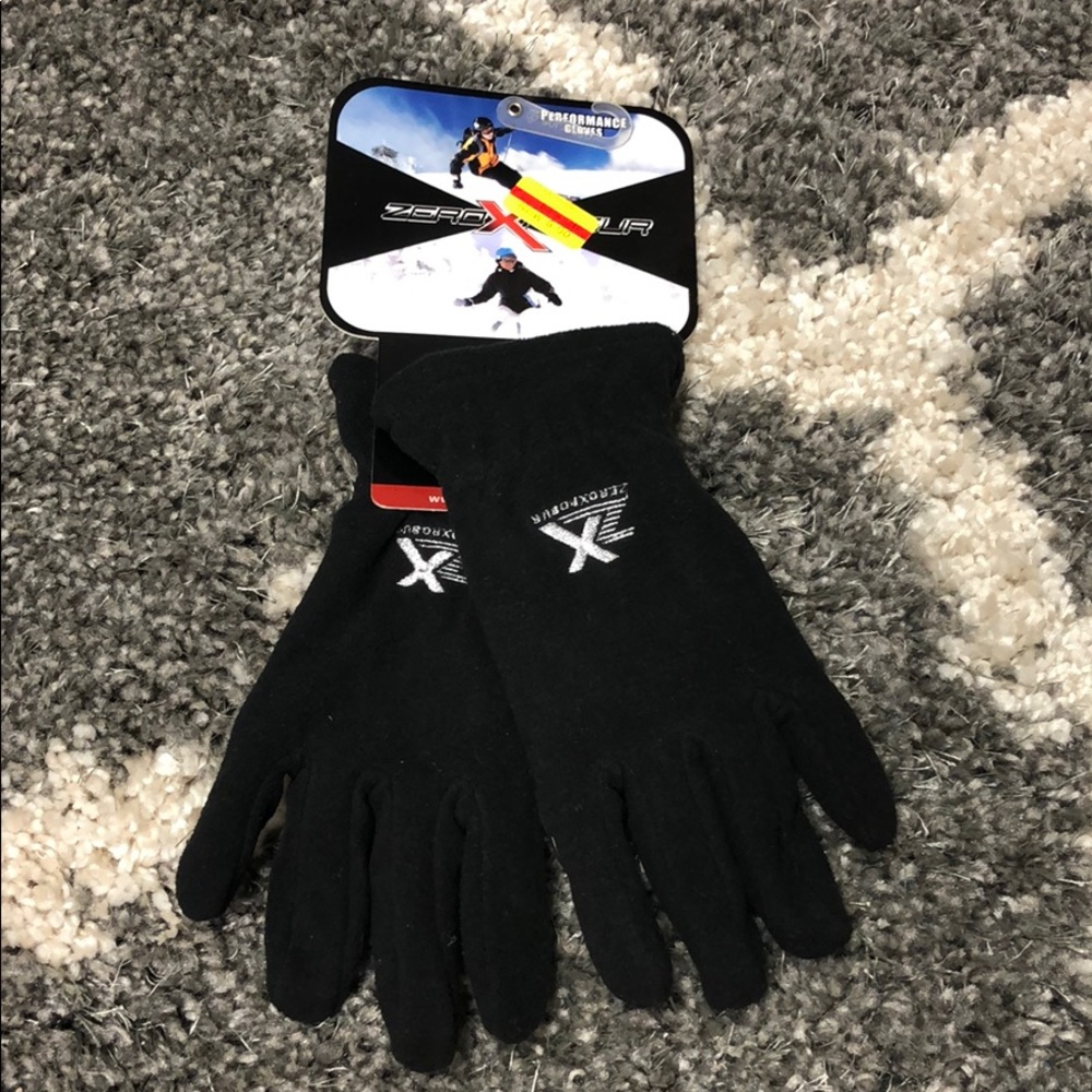 Black fleece gloves